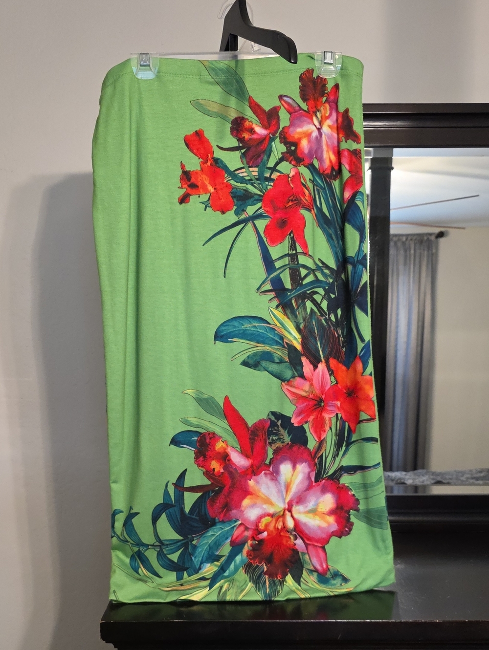 Bisou Bisou Green Midi Skirt with Red Floral Print